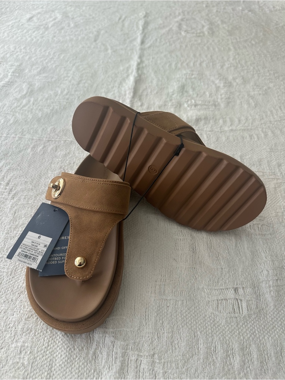 Universal Thread Tan Suede Thong Slide Sandals with Gold Accents - Picture 3 of 5
